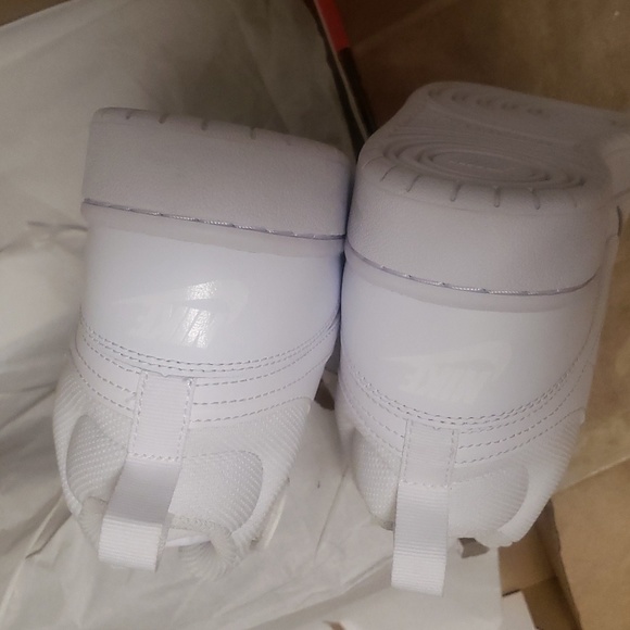 Boys tennis shoes - Picture 10 of 12